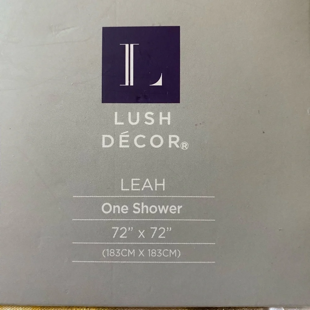 NWT-LUSH DECOR-SHOWER CURTAIN BUNDLE